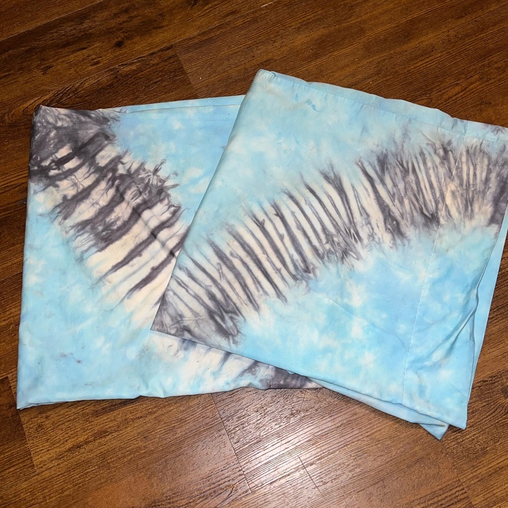 Croft & Barrow King Size Blue & Gray Tie-Dye Cotton Pillowcases - Picture 4 of 8